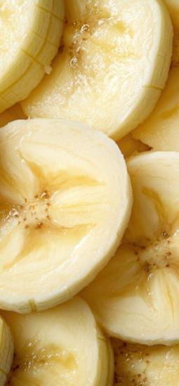 Bananos editados genéticamente para no oscurecerse avanzan hacia el mercado inglés