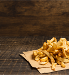 Papas a la francesa en un plato.