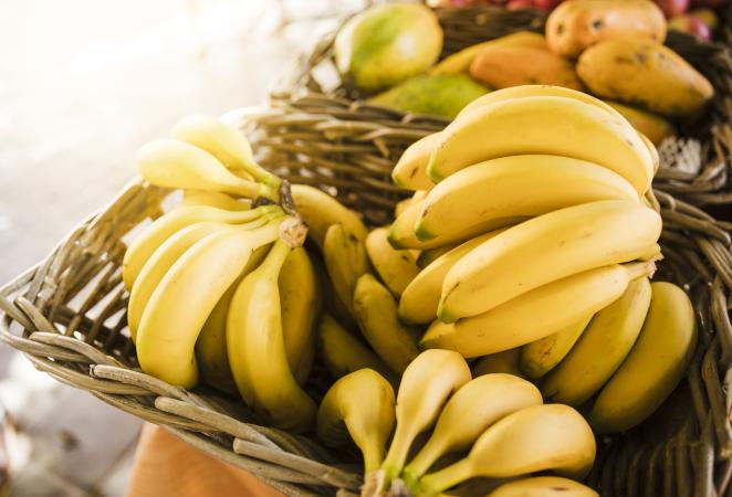 Bananos entre otras frutas